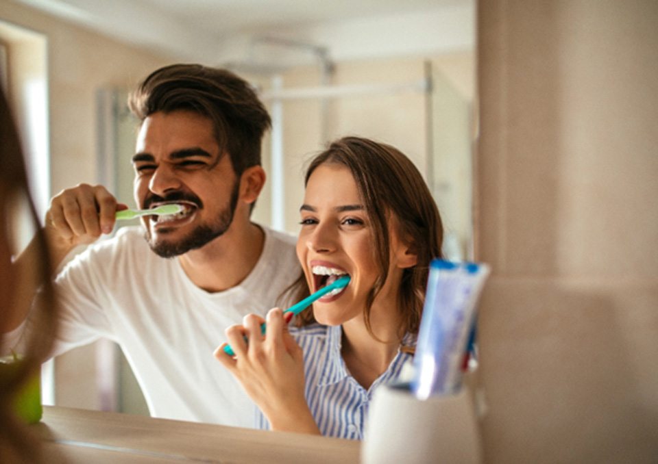 Couple brushing to avoid a toothache in Richardson  